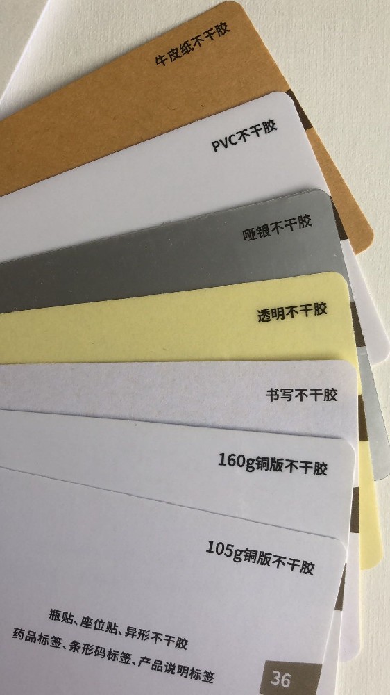 防偽印刷廠：打造安全保障，守護(hù)品牌尊嚴(yán)  在如今充滿激烈競爭的商業(yè)環(huán)境中，防偽印刷廠的重要性不言而喻。品牌保護(hù)成為了企業(yè)的當(dāng)務(wù)之急，而防偽技術(shù)的發(fā)展則成為了品牌守護(hù)的重要一環(huán)。本文將為大家介紹防偽印刷廠的重要作用，以及其在品牌保護(hù)中的核心價(jià)值。  防偽印刷廠是專門從事防偽印刷技術(shù)研發(fā)和生產(chǎn)的企業(yè)。其核心任務(wù)是運(yùn)用高科技手段，為各類產(chǎn)品提供防偽印刷解決方案，確保產(chǎn)品的真實(shí)性和安全性。在如今偽劣產(chǎn)品泛濫的市場環(huán)境中，防偽印刷廠的存在可以有效打擊假冒偽劣產(chǎn)品，保護(hù)消費(fèi)者的權(quán)益。  防偽印刷的技術(shù)手段主要包括印刷材料選擇、印刷設(shè)備改造和印刷工藝創(chuàng)新等方面。防偽印刷廠通過不斷創(chuàng)新研發(fā)，不斷提升技術(shù)實(shí)力和產(chǎn)能水平，以滿足客戶的不同需求。比如，通過使用特殊的印刷材料，可以有效防止印刷品被仿制和篡改；通過改造印刷設(shè)備，可以提高印刷產(chǎn)品的防偽功能；通過創(chuàng)新的印刷工藝，可以增加產(chǎn)品的可追溯性和難度系數(shù)，提高防偽效果。這些技術(shù)手段的運(yùn)用，可以大大增強(qiáng)品牌的防偽保護(hù)能力，提升品牌的市場競爭力。  在防偽印刷廠的產(chǎn)品中，有幾種常見的防偽印刷技術(shù)：一是安全標(biāo)簽技術(shù)，通過使用特殊的標(biāo)簽材料和印刷技術(shù)，可以使產(chǎn)品的標(biāo)簽具有一定的破壞性，一旦被人為損壞，就能發(fā)生顏色變化或形狀變形等反應(yīng)，從而提醒消費(fèi)者注意真?zhèn)?；二是光變油墨技術(shù)，通過使用特殊的油墨材料和印刷工藝，可以使產(chǎn)品的印刷圖案在不同角度下呈現(xiàn)不同的顏色，增加產(chǎn)品的防偽效果；三是隱藏圖案技術(shù)，通過巧妙設(shè)計(jì)，將一些看似普通的圖案隱藏在印刷品中，只有在特定光源照射下才能顯示出來，使產(chǎn)品更具獨(dú)特性和識別性。這些技術(shù)的運(yùn)用，可以使產(chǎn)品更具個性化和差異化，更容易受到消費(fèi)者的認(rèn)可和信任。  防偽印刷廠在品牌保護(hù)中的作用十分重要。隨著科技的不斷發(fā)展，假冒偽劣產(chǎn)品的制造手段也在不斷升級。而防偽印刷廠通過不斷創(chuàng)新研發(fā)，始終處于防偽技術(shù)的前沿，可以為品牌提供最前沿的防偽解決方案，從而有效抵制假冒偽劣產(chǎn)品的侵害。品牌是企業(yè)的生命線，是企業(yè)在市場中立足的基礎(chǔ)。如果品牌遭受假冒偽劣產(chǎn)品的沖擊，不僅會影響企業(yè)的聲譽(yù)和形象，還會直接損害企業(yè)的經(jīng)濟(jì)利益。因此，防偽印刷廠的存在和發(fā)展對企業(yè)品牌的保護(hù)具有重要意義。  總之，防偽印刷廠在今天的市場環(huán)境中扮演著越發(fā)重要的角色。通過運(yùn)用高科技手段和創(chuàng)新研發(fā)，防偽印刷廠為品牌保護(hù)提供了有力的支持，為企業(yè)守護(hù)了品牌的尊嚴(yán)。作為企業(yè)，應(yīng)當(dāng)高度重視防偽印刷廠的作用，積極與其合作，保護(hù)自身的品牌形象和市場地位。